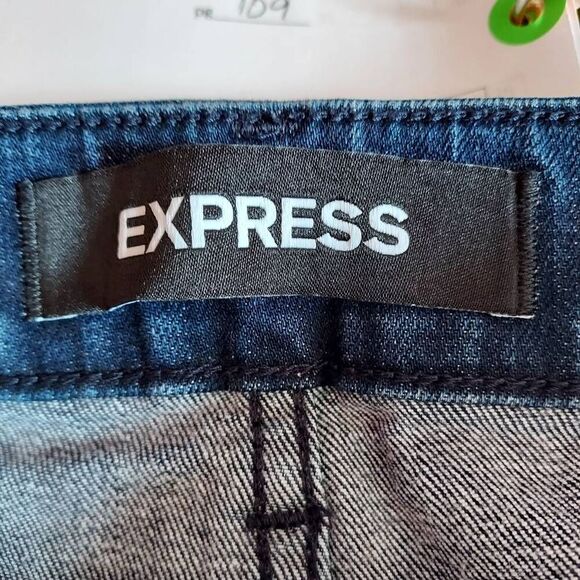 Express denim Shorty Short relaxed low rise, size 6 - Picture 6 of 7